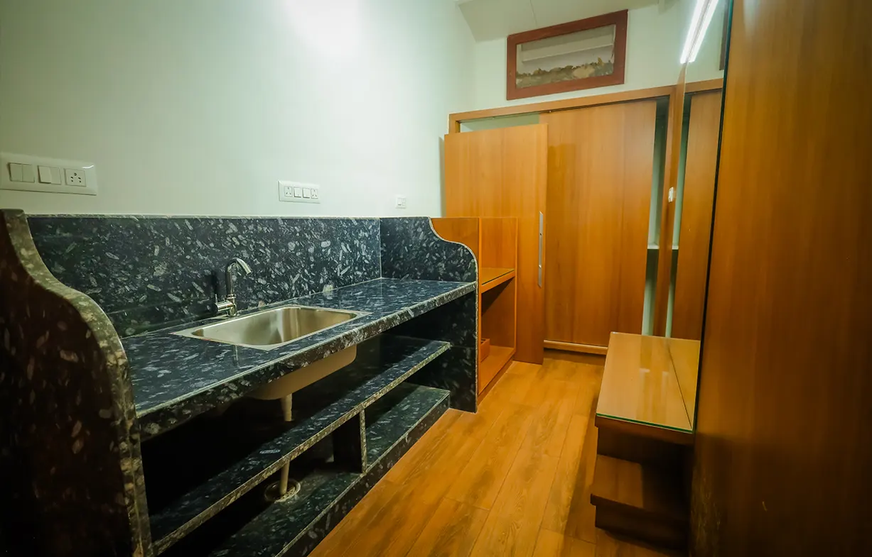 suite room 9